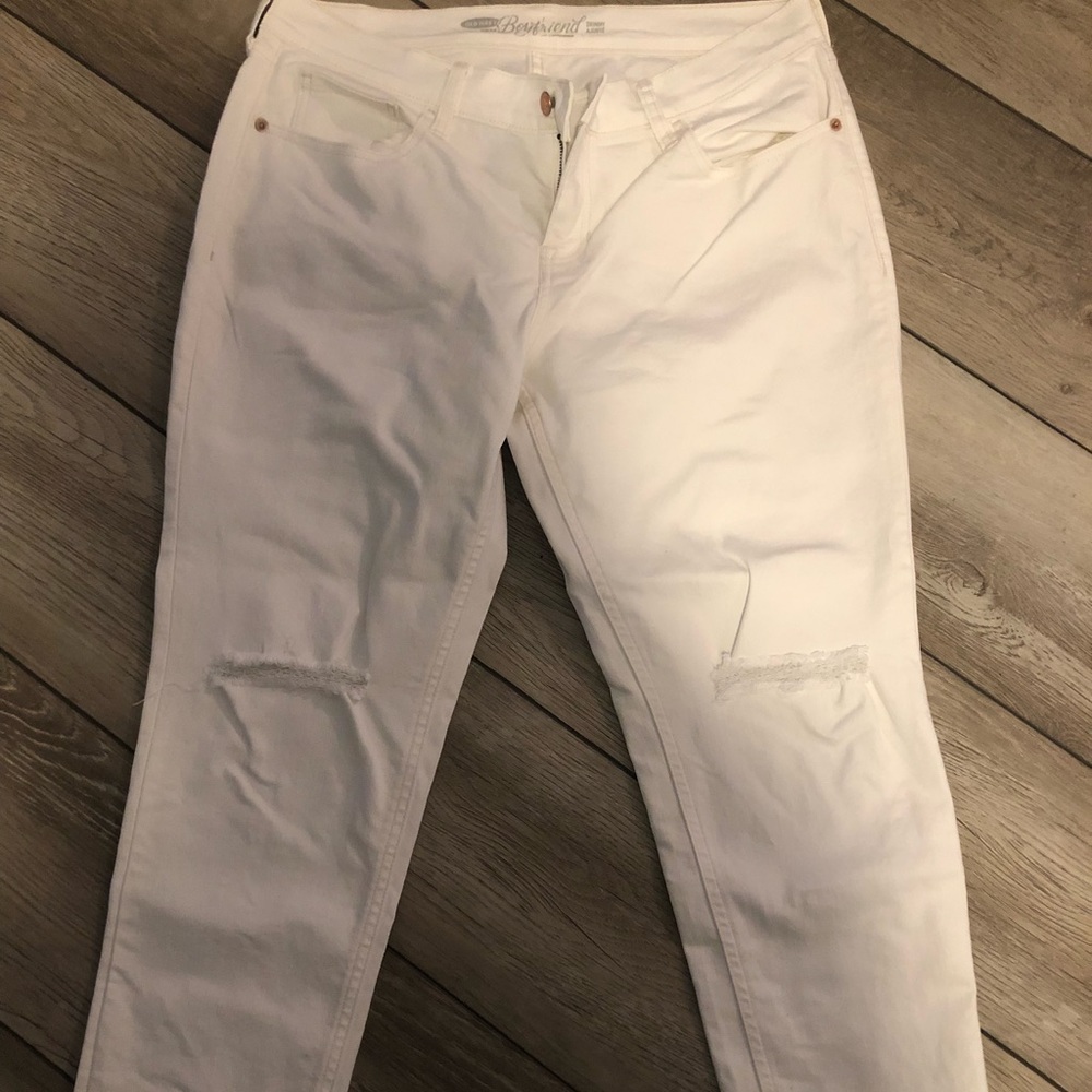 White boyfriend cut distressed pants
